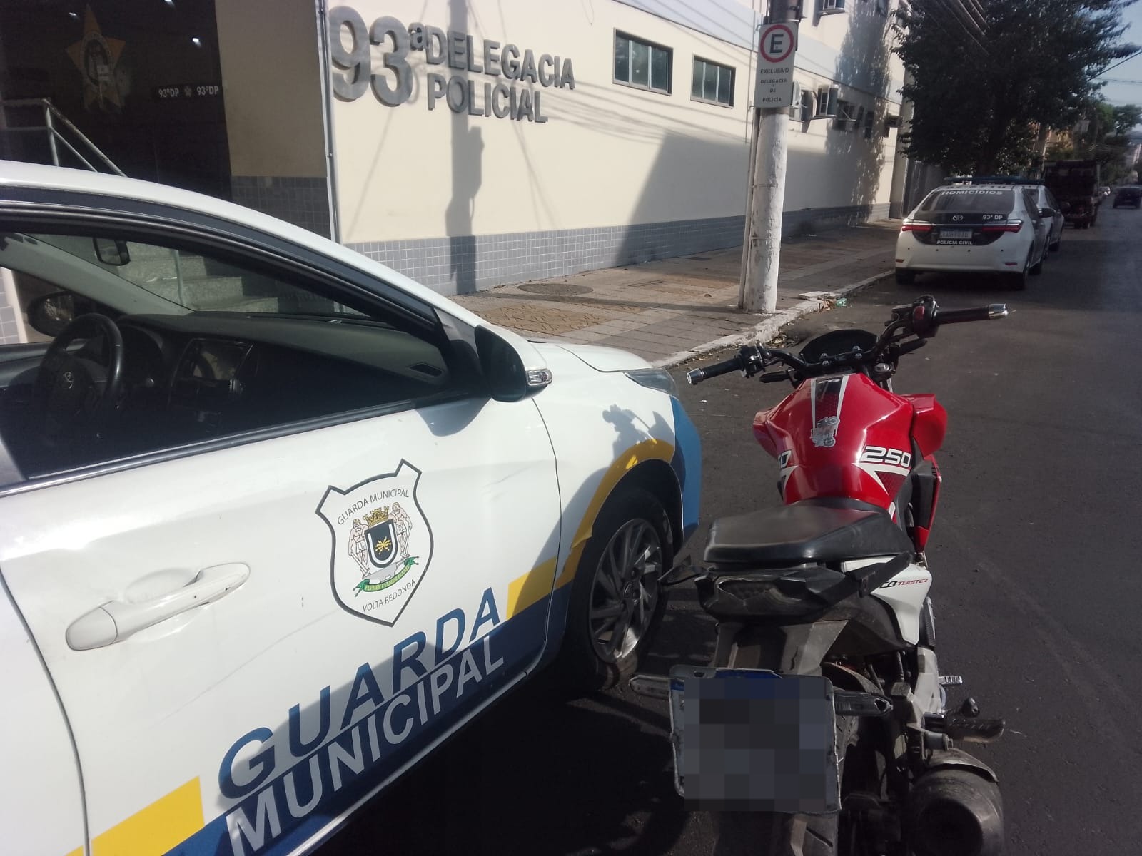 Guarda Municipal de Volta Redonda apreende motocicleta clonada no bairro Santa Cruz