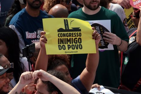 Paulo Pinto/Agência Brasil São Paulo (SP), 21/09/2025 Manifestantes participam de ato contra a PEC da Anistia e da Blindagem, no MASP. Foto: Paulo Pinto/Agência Brasil