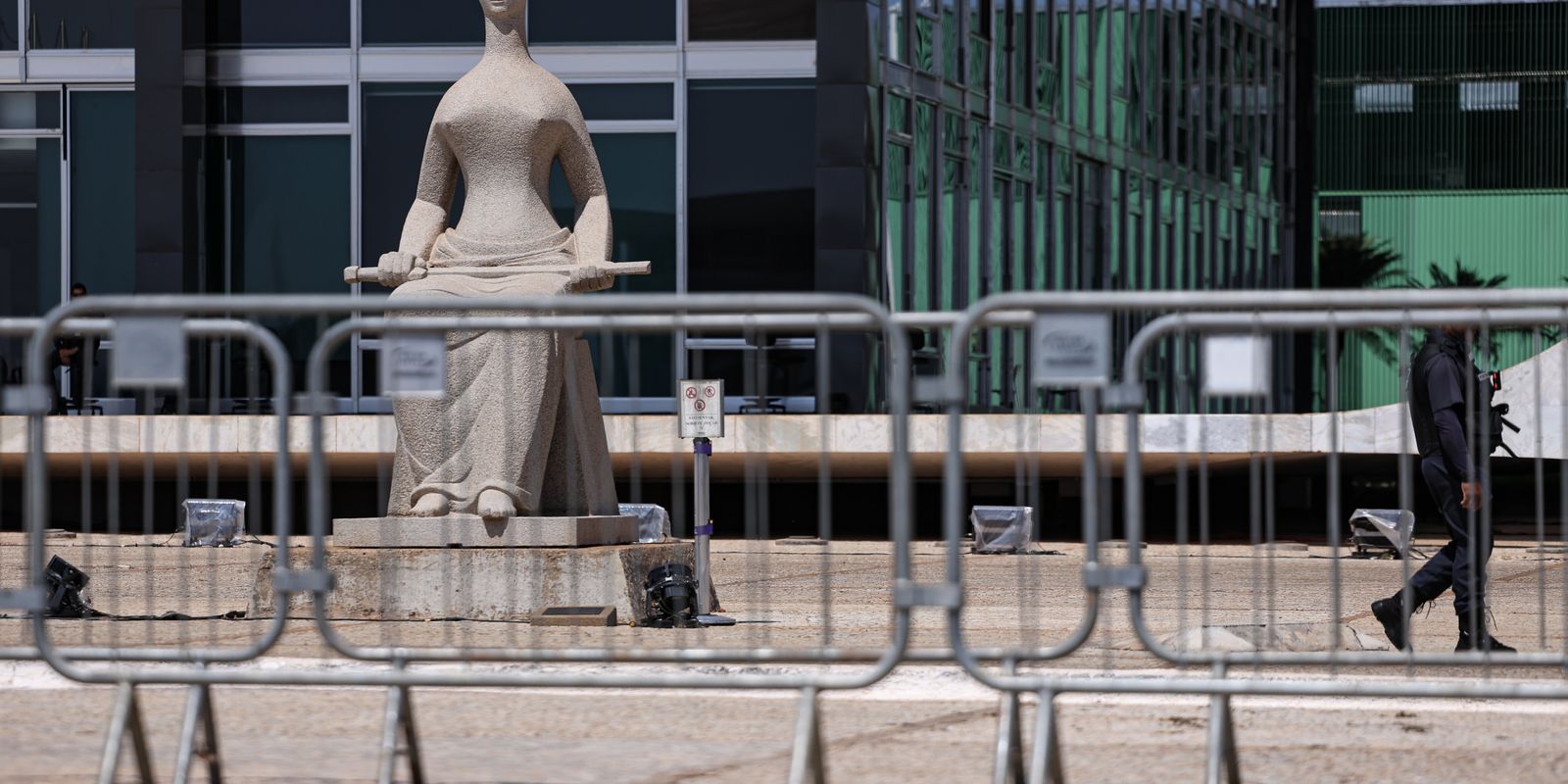 Barroso diz que julgamento envolve provas, e não disputa política