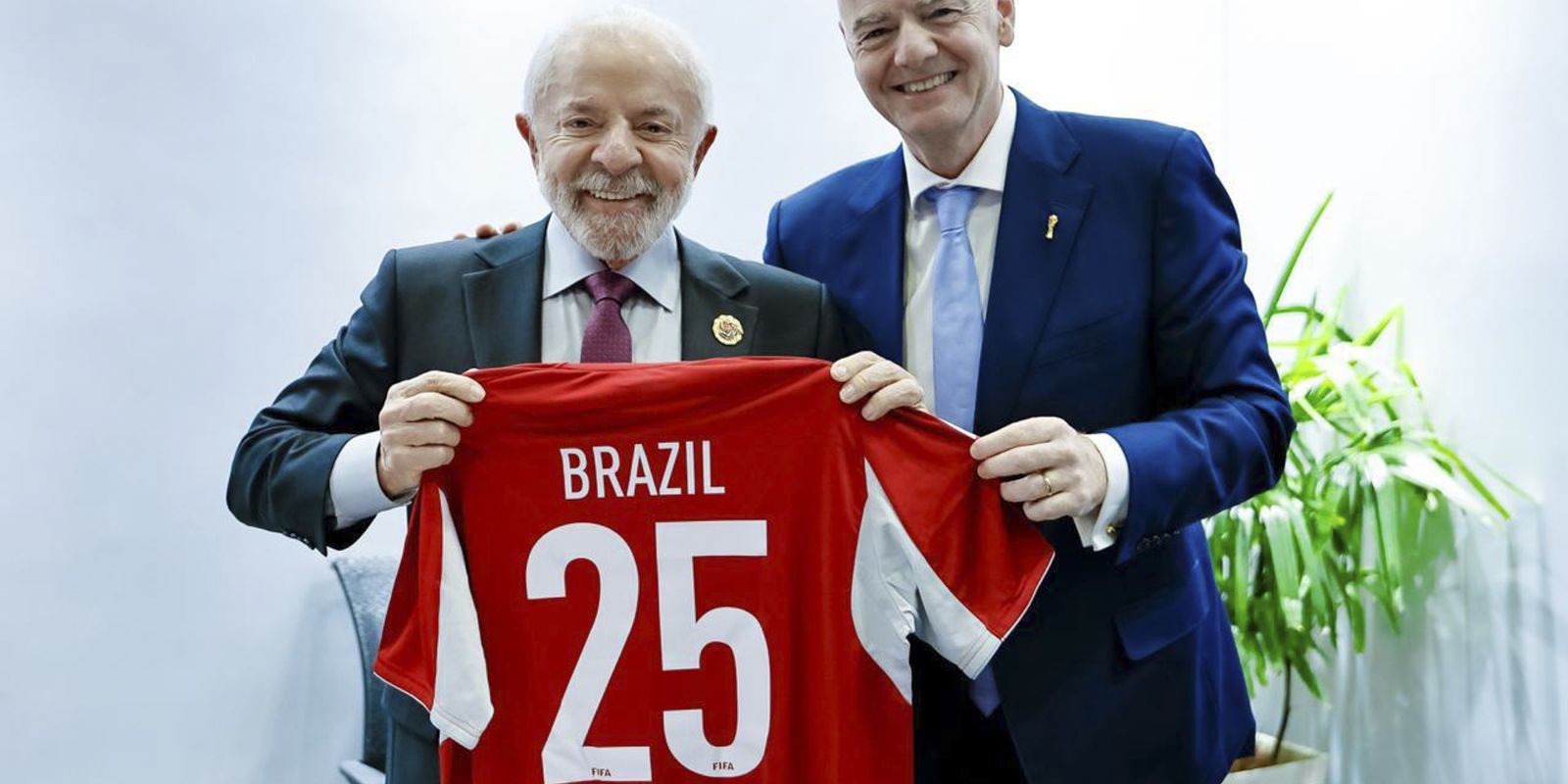 Lula convida presidente da Fifa para conhecer Universidade do Esporte