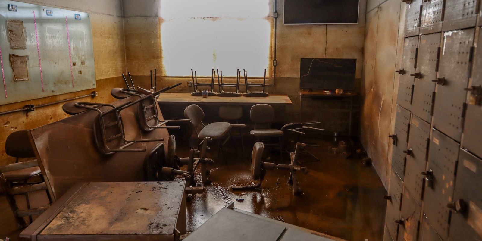 Comunidades trabalham para reconstruir escolas resilientes ao clima