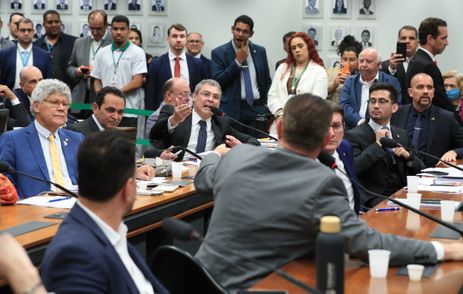 Brasília - 22/10/2025 - Conselho de Ética e Decoro Parlamentar da Câmara durante reunião para apreciar e votar pareceres preliminares sobre 11 Deputados (Conselho de Ética arquiva pedido de cassação contra Eduardo Bolsonaro).  Foto: Lula Marques/ Agência Brasil.