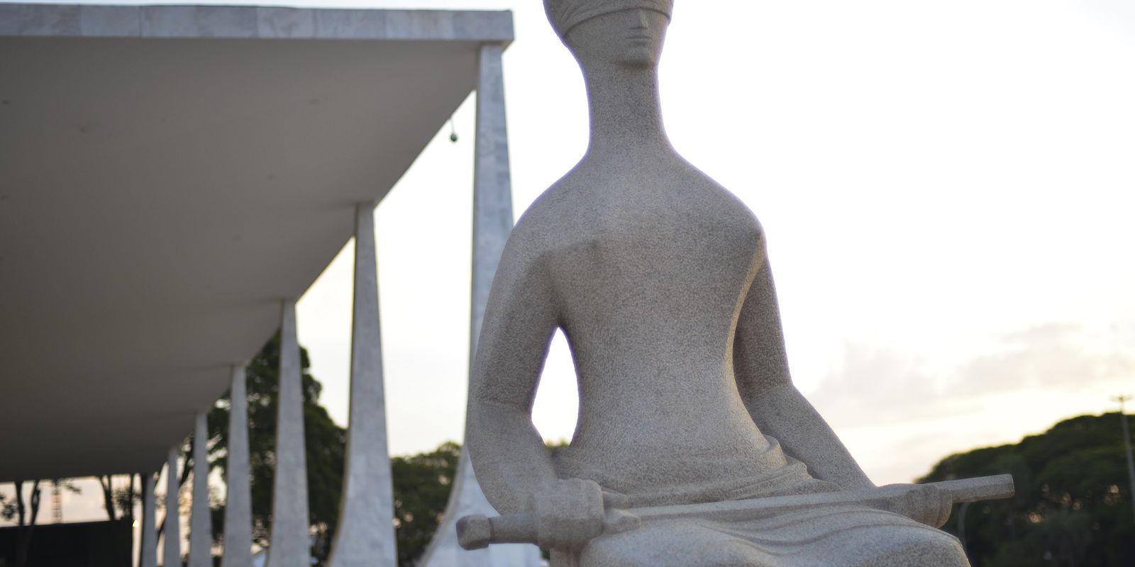 STF derruba decisão de Barroso que autoriza enfermeiros a fazer aborto