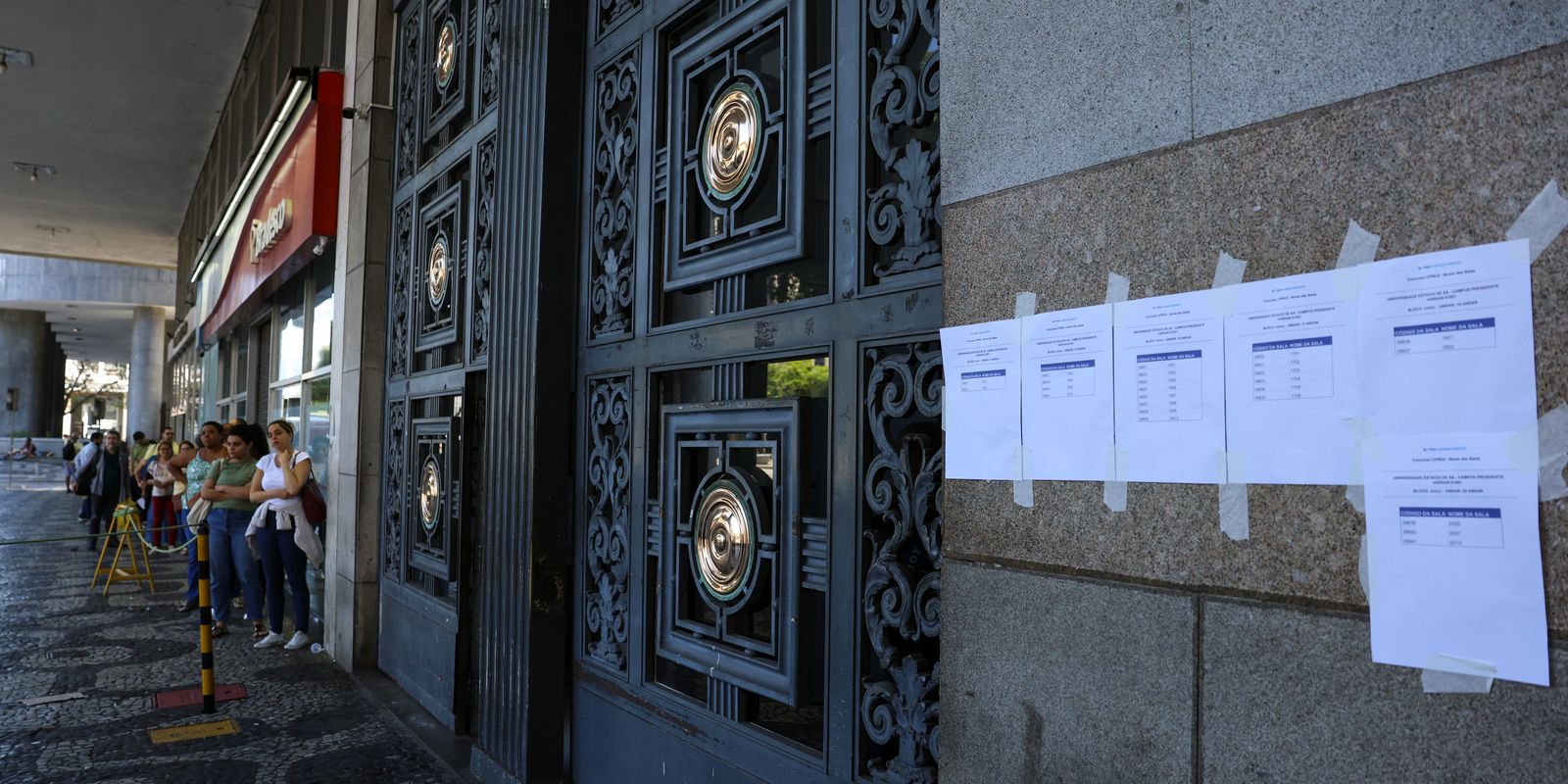 Portões nos locais de prova do CNU 2025 são fechados