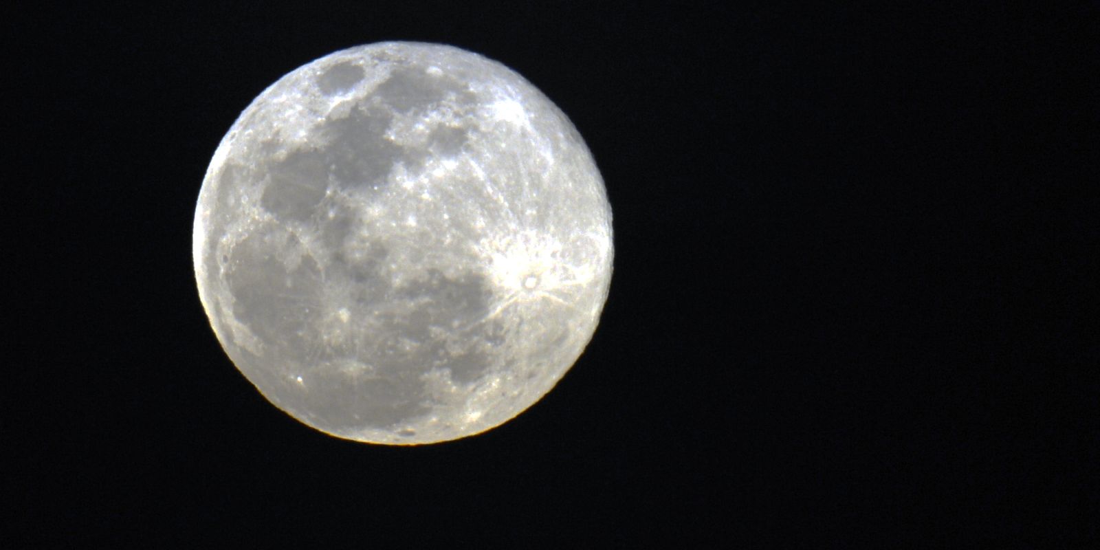 Segunda superlua do ano poderá ser vista no Brasil por 3 dias