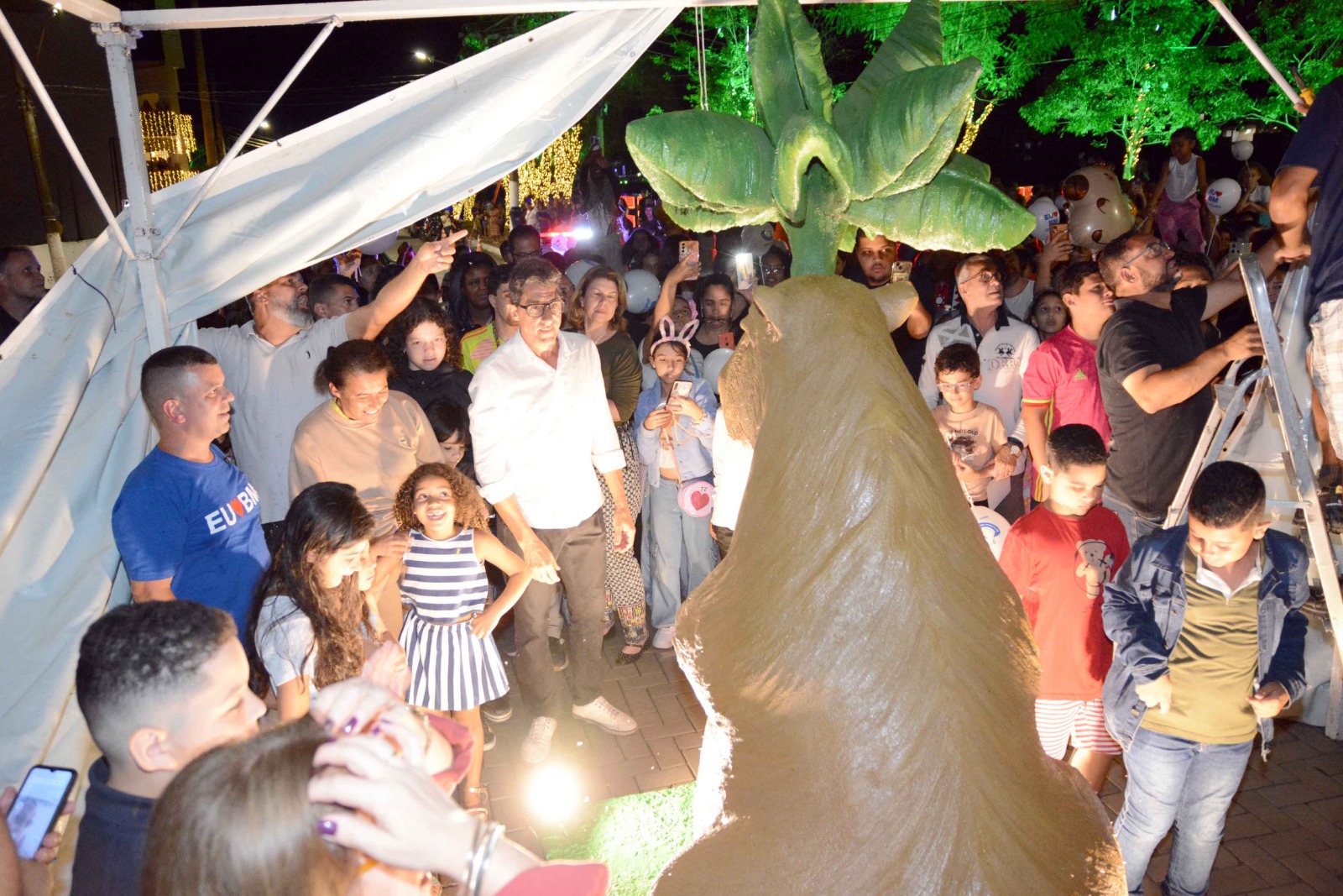 Furlani inaugura monumento em homenagem a capivara que virou um