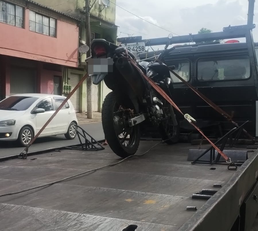 Moto suspeita de ser alvo de clonagem é apreendida pela Guarda Municipal em Volta Redonda