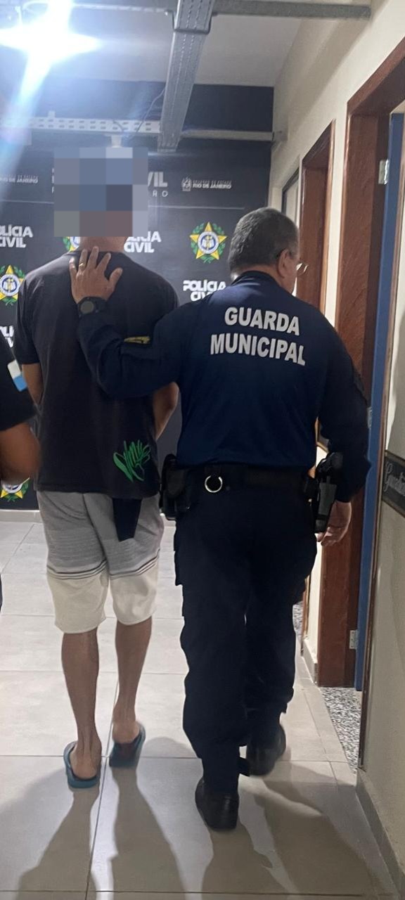 Patrulha Maria da Penha prende homem por descumprimento de medida protetiva, em Volta Redonda