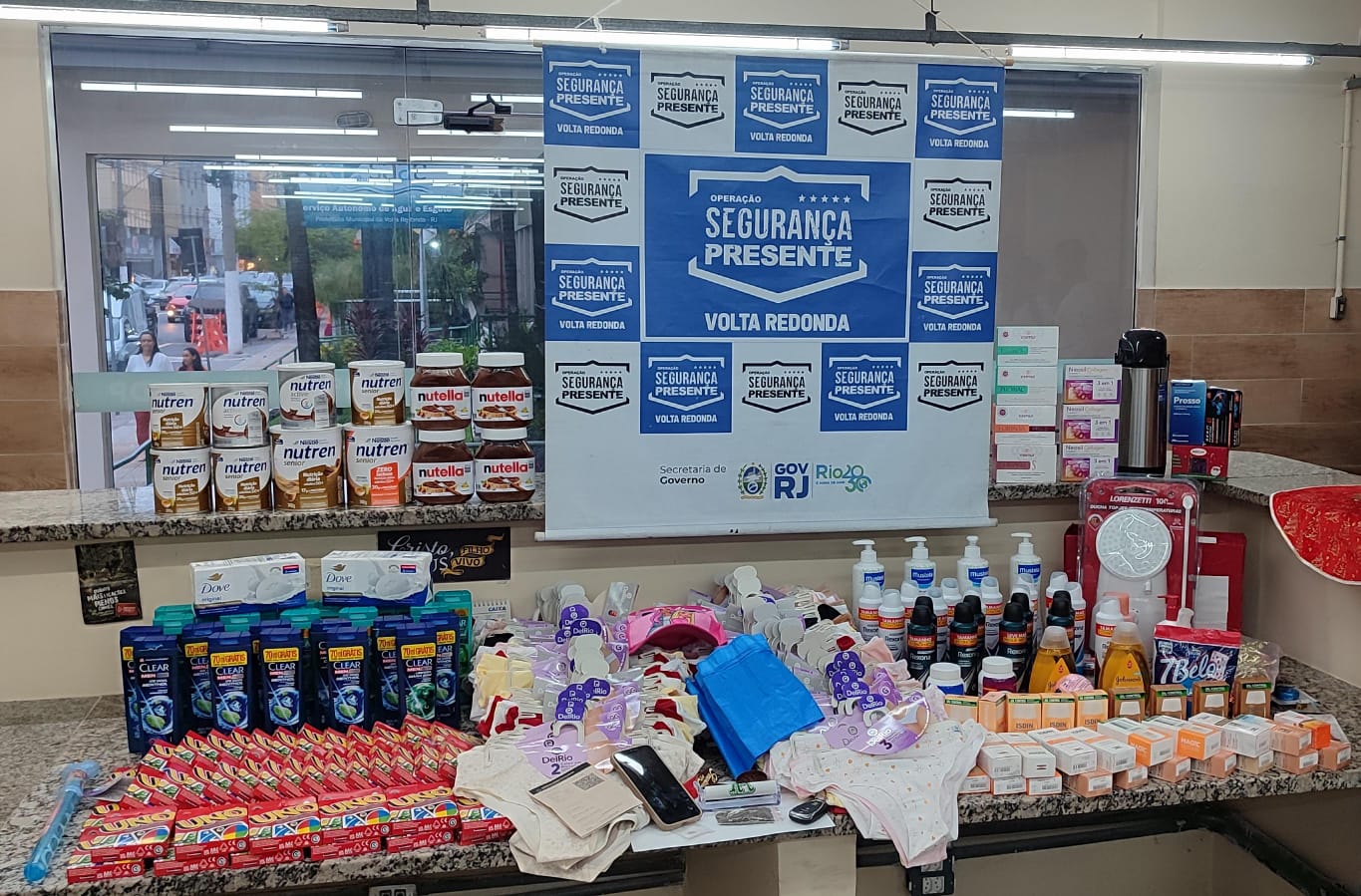 Suspeito de praticar furto em Barra Mansa é detido com mais de 500 produtos em Volta Redonda
