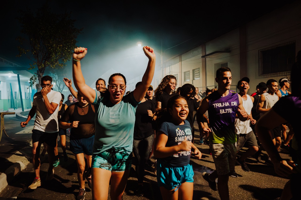 Tiro de Guerra Night Run reune centenas de corredores em