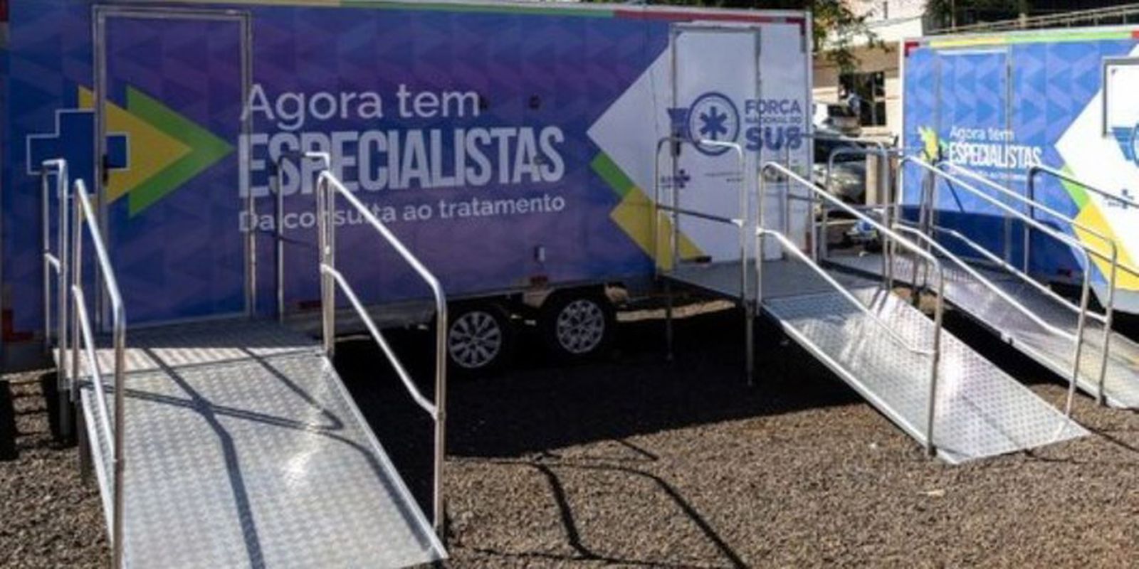 Saúde instala consultórios móveis em cidade devastada por tornado