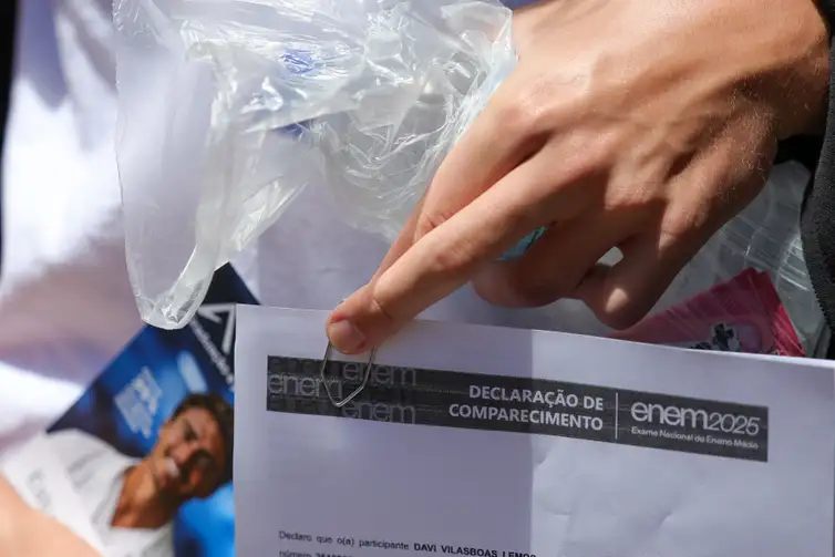Fabio Rodrigues-Pozzebom/ Agência Brasil Brasília (DF) 09/11/2025 - Candidatos chegam para fazer a prova nesse primeiro dia de Enem Foto: Fabio Rodrigues-Pozzebom/ Agência Brasil