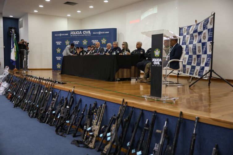 Rio de Janeiro (RJ), 26/10/2025 – Mesa com autoridades do Estado do Rio de Janeiro durante coletiva de imprensa sobre a Operação Contenção na Cidade da Polícia, no Rio de Janeiro. Foto: Tomaz Silva/Agência Brasil