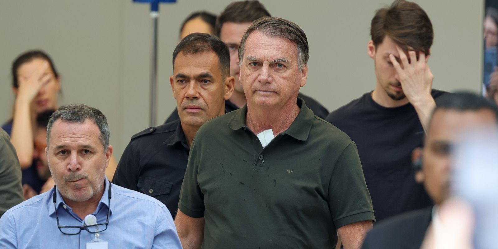 Moraes autoriza internação de Bolsonaro para realização de cirurgia