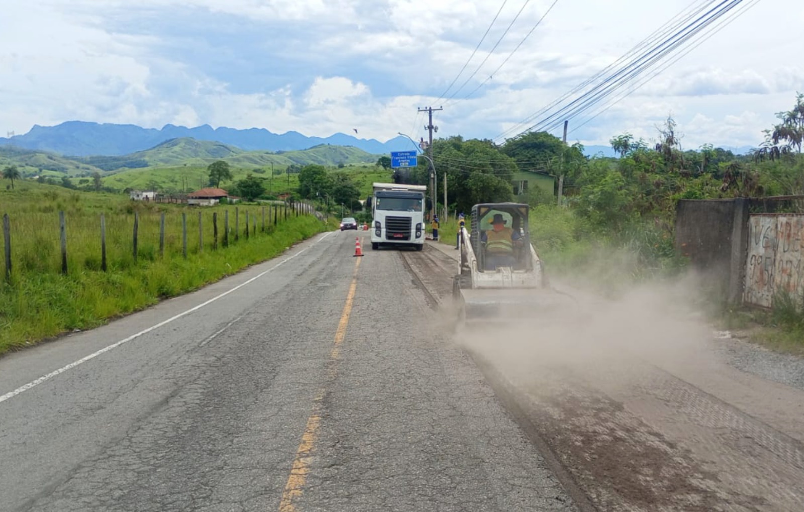 Volta Redonda: começa obra para asfaltamento da estrada Roma-Getulândia
