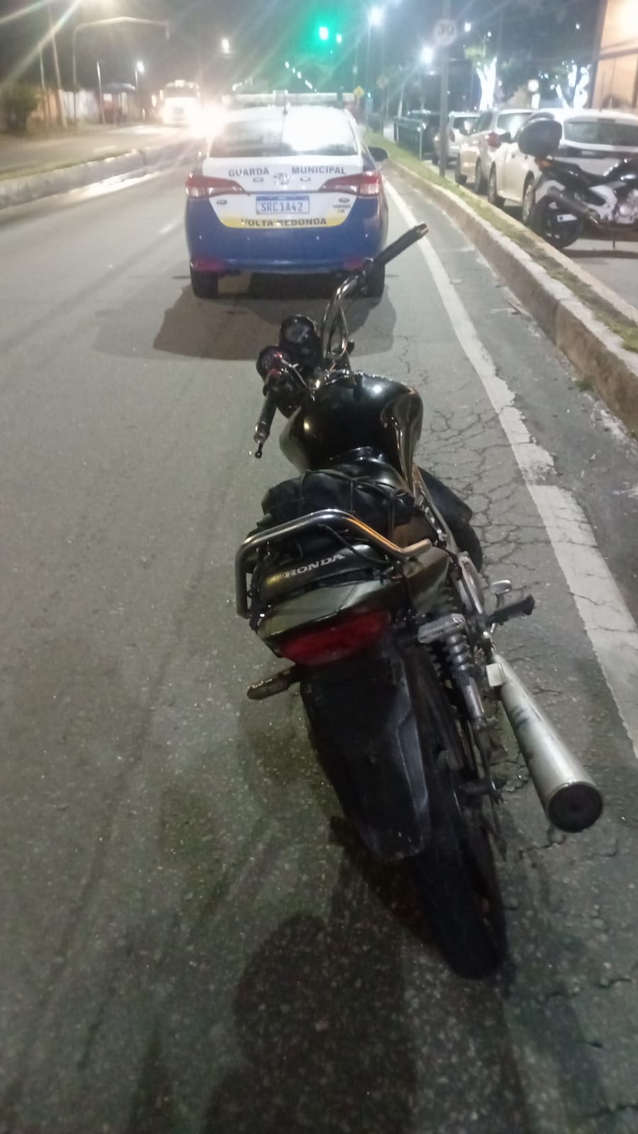 Guarda Municipal de Volta Redonda apreende ‘moto barulhenta’ conduzida por jovem sem CNH