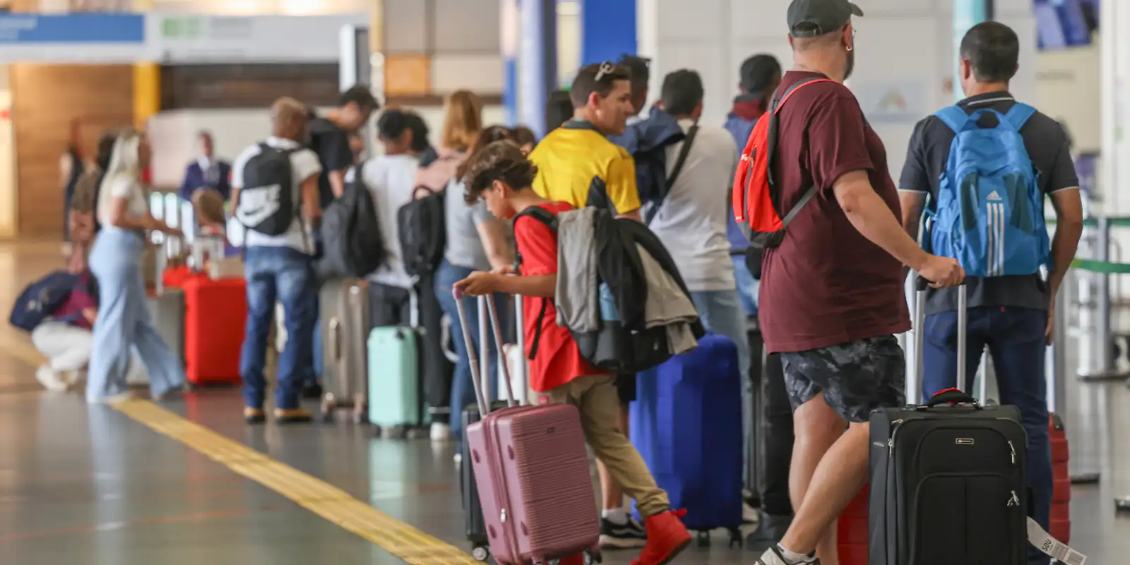 Pilotos e comissários podem entrar em greve a partir de 1º de janeiro