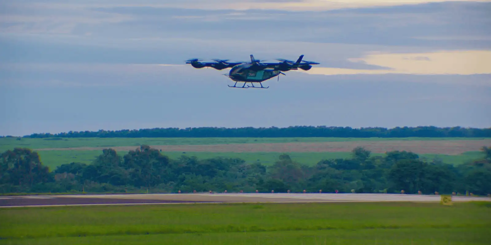 Eve, da Embraer, faz primeiro voo do protótipo de "carro voador"