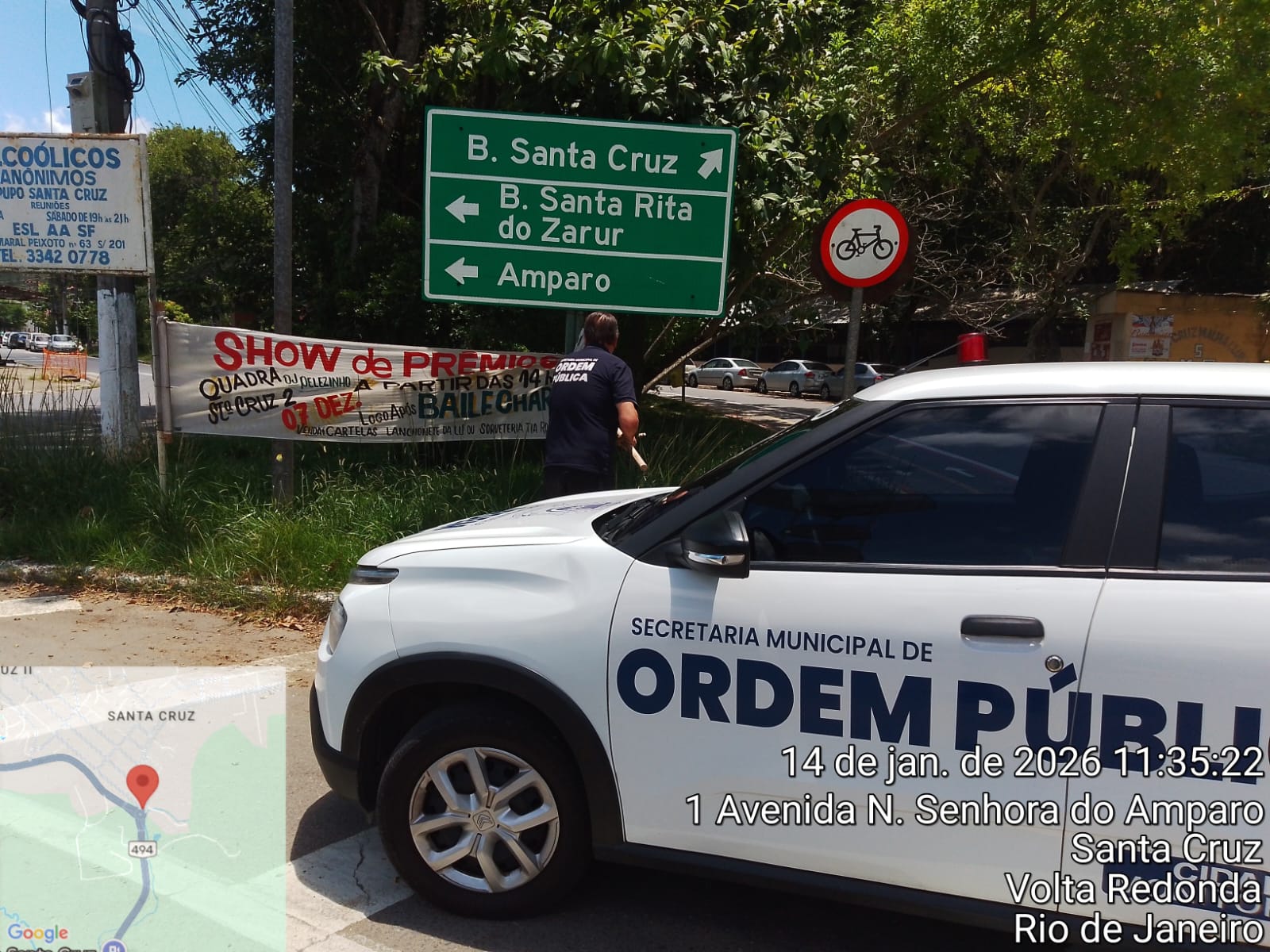 No combate à poluição visual, Ordem Pública retira propagandas irregulares das ruas de Volta Redonda