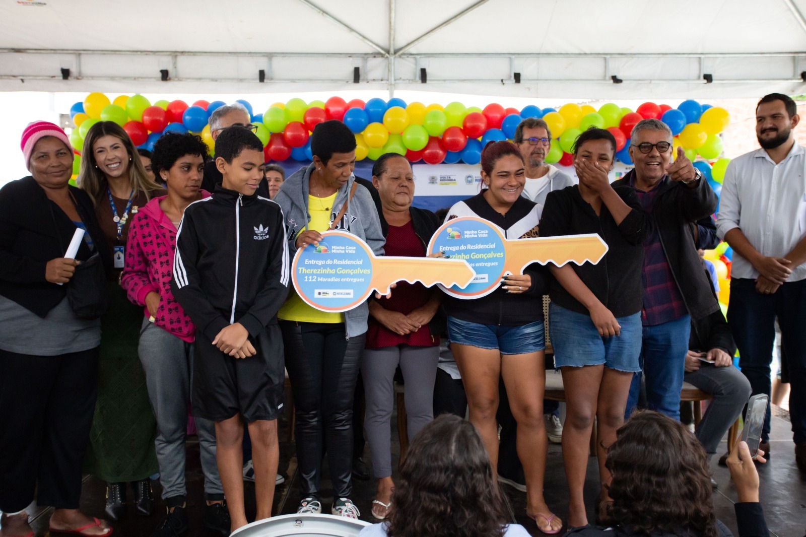 Volta Redonda entrega casa própria a 112 famílias carentes
