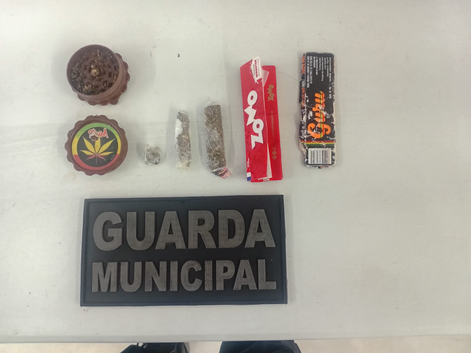 Ordem Pública de Volta Redonda intensifica ações e ‘olheiro do tráfico’ é preso e mulher é detida com drogas