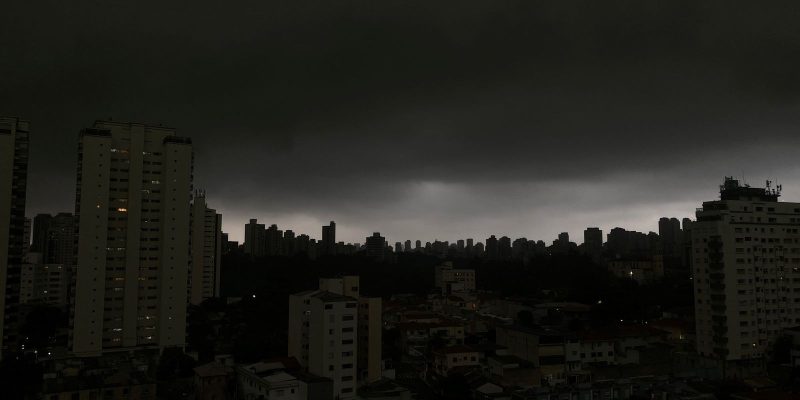 Inmet alerta para ocorrência de ciclone no Sudeste a partir de sexta