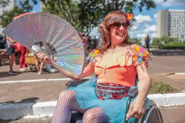 Joédson Alves/Agência Brasil Brasília (DF), 14/02/2026 - Carnaval de rua Bloco Aparelhinho no setor bancário sul, dentista Fabiana Montandon .
Foto: Joédson Alves/Agência Brasil