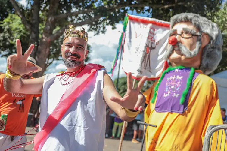 Joédson Alves/Agência Brasil Brasília (DF), 15/02/2026 - O produtor Thiago Faniz participa do carnaval de rua, bloco Charretinhas do Forró (celebra os ritmos no Norte), praça Zé Ramalho. na Vila Planalto.
Foto: Joédson Alves/Agência Brasil