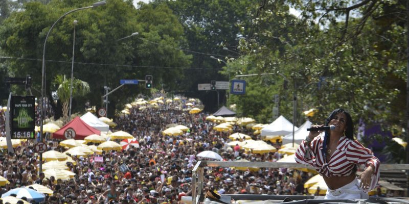 SP: Agrada Gregos é destaque deste sábado; veja progrmação de blocos