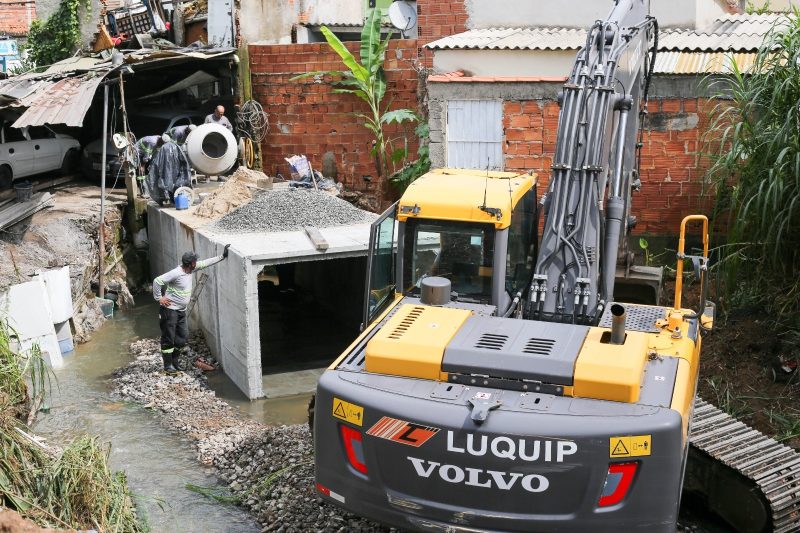 Volta Redonda: Córrego do Açude começa a receber terceira etapa das obras de drenagem pluvial