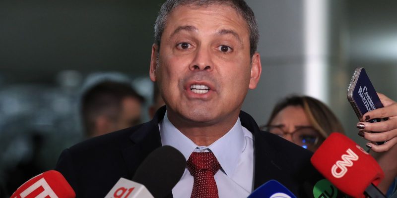 Governo deve enviar projeto para acabar com escala 6x1, diz líder