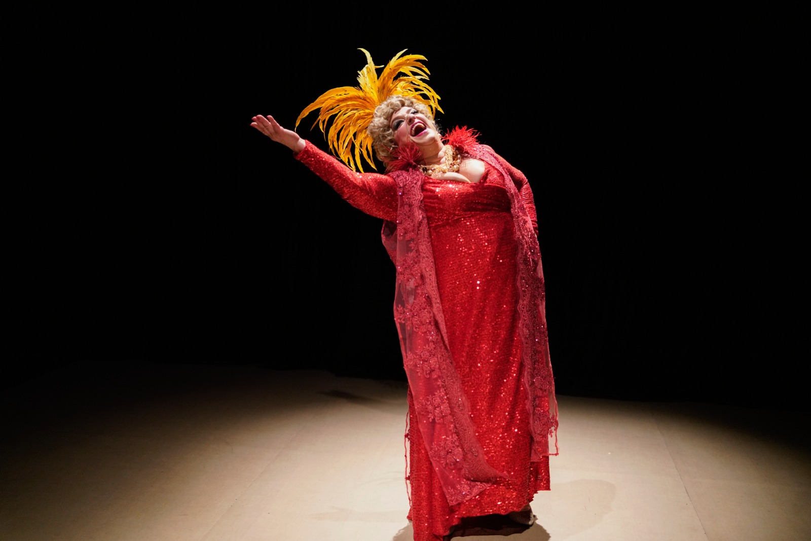 Volta Redonda recebe espetáculo premiado ‘Nasci pra ser Dercy’ quarta-feira (25) no Teatro da Fevre