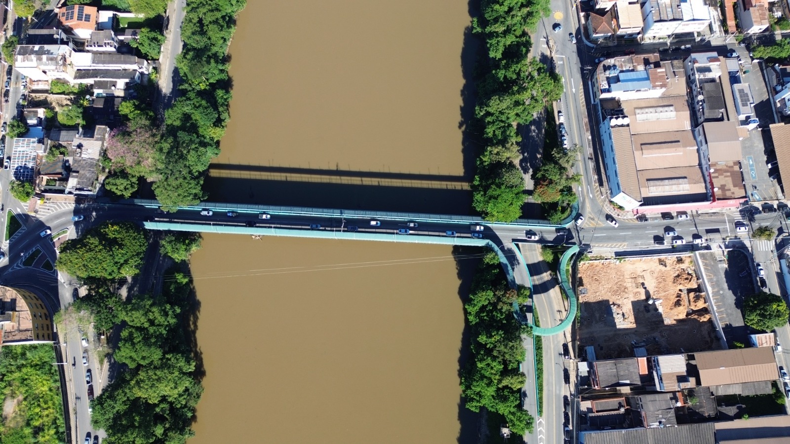 Prefeitura de Volta Redonda inicia manutenção preventiva em ponte que liga os bairros Niterói e Aterrado neste sábado (28)