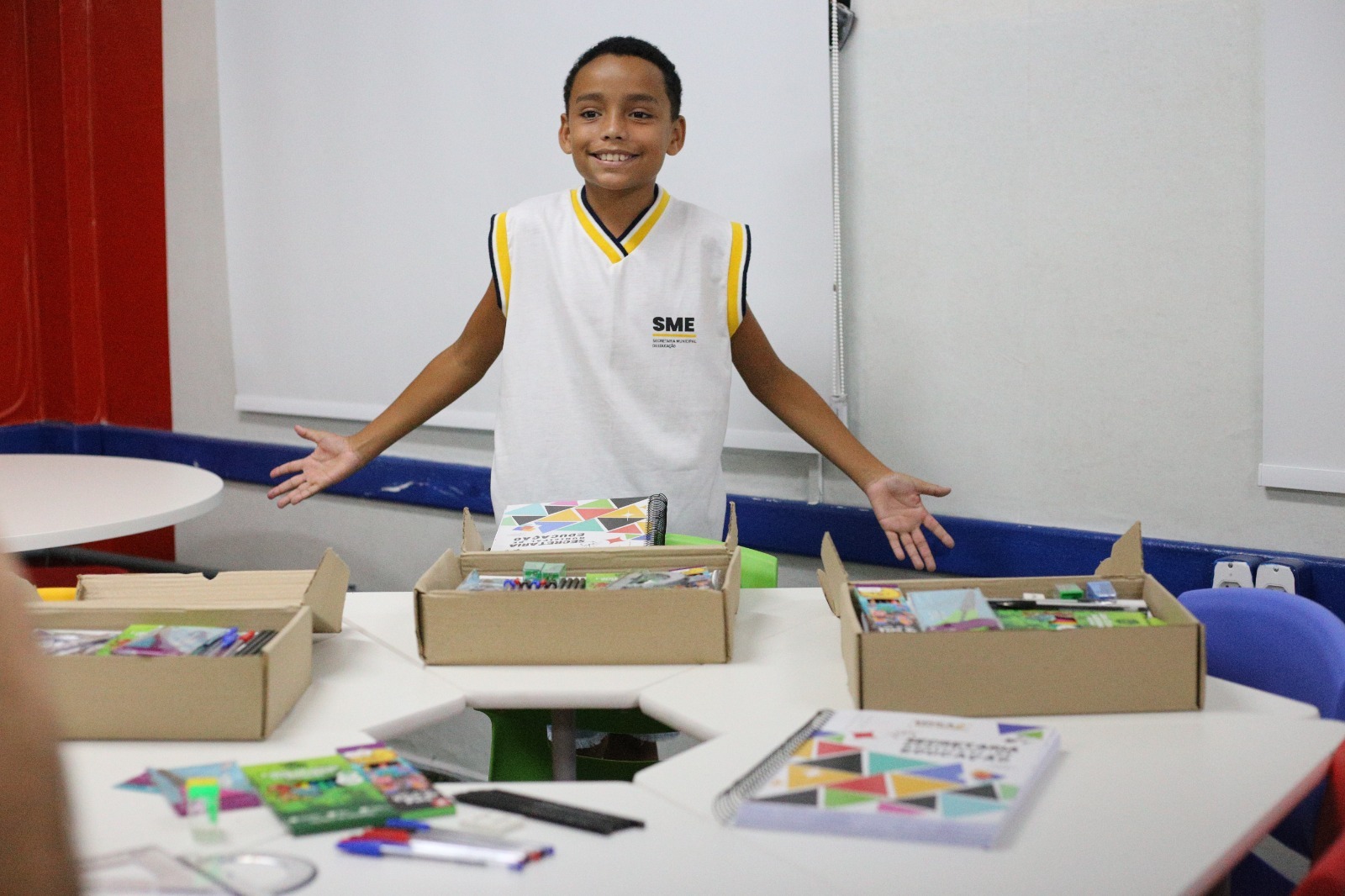 Prefeitura de Volta Redonda inicia entrega de kits escolares para alunos da rede municipal de ensino