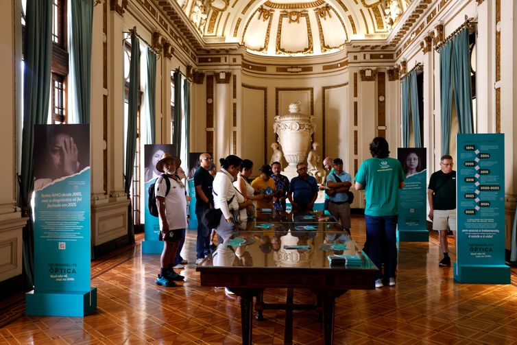 Rio de Janeiro (RJ), 17/03/2026 - Palácio Tiradentes recebe exposição de conscientização sobre a Neuromielite Óptica. A exposição “Neuromielite Óptica – Você não vê, mas eu sinto” é resultado de parceria entre a Frente Parlamentar de Doenças Raras da ALERJ, a Subdiretoria-Geral de Cultura da ALERJ e a NMO Brasil. Foto: Tânia Rêgo/Agência Brasil
