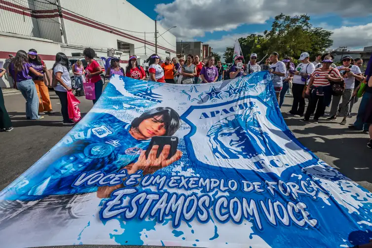Sao Paulo (SP)-01/03/2026.  
Um ato no domingo em memória de Tainara Souza
Santos, de 31 anos, que morreu após ser atropelada e arrastada pelo ex-companheiro em São Paulo, irá marcar o início das mobilizações pelo Dia Internacional das Mulheres. 
Organizado pelo Ministério das Mulheres, o local escolhido para o ato é a Marginal Tietê, na zona norte da cidade de São Paulo, onde Tainara foi agredida, atropelada pelo ex-companheiro Douglas Alves da Silva e arrastada por mais de 1 quilômetro ao ficar presa ao carro dele, em 29 de novembro do ano passado. O ato contou com a presença das
ministras Márcia Lopes, Marina Silva , Sônia Guanabara e do Ministro Paulo Teixeira e a mãe Luciane ( mãe da vítima Taynara). Foto: Paulo Pinto/Agência Brasil