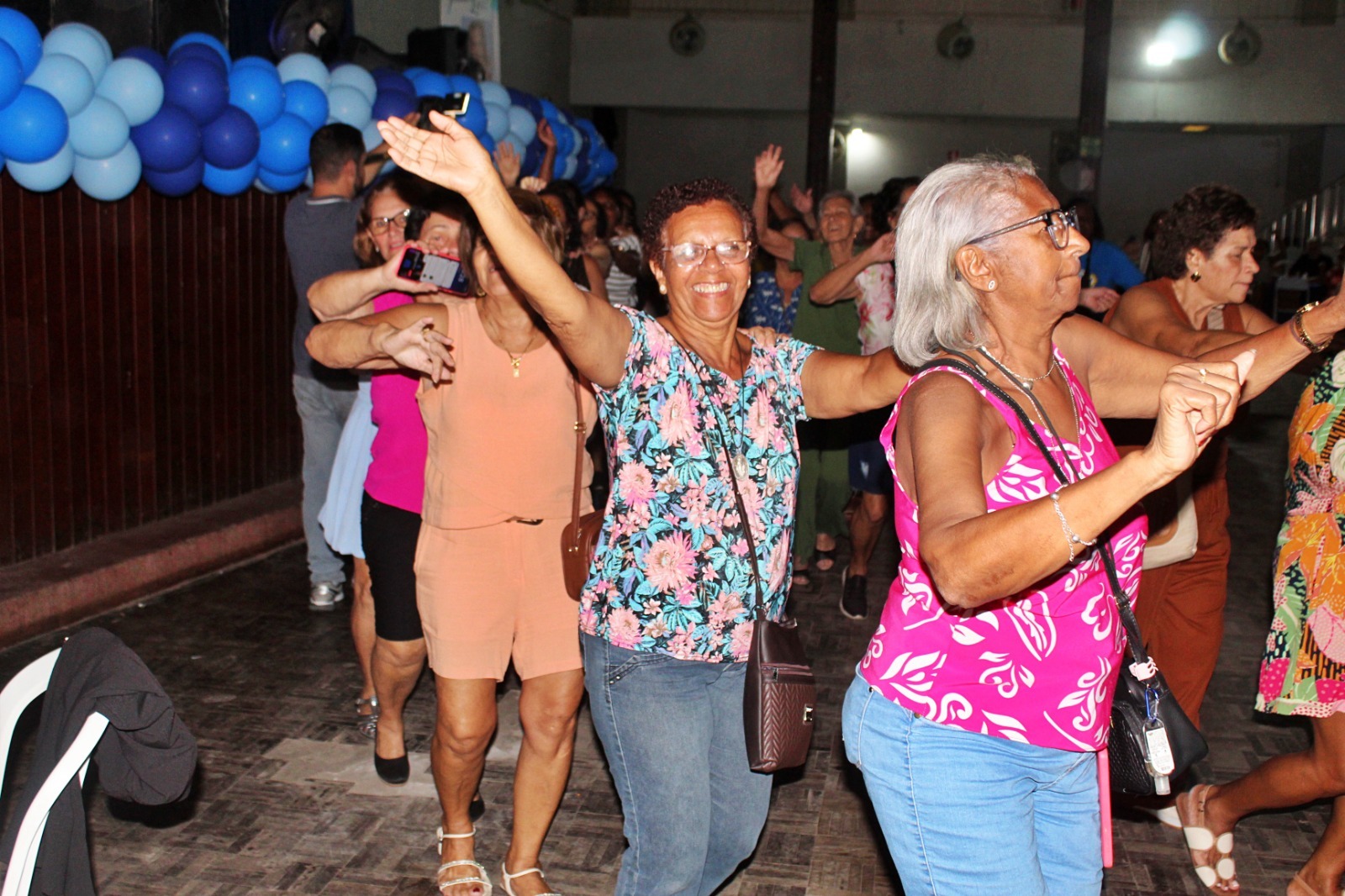 Sétima edição do Baile da Melhor Idade de 2026 reúne idosos em tarde dançante, em Volta Redonda