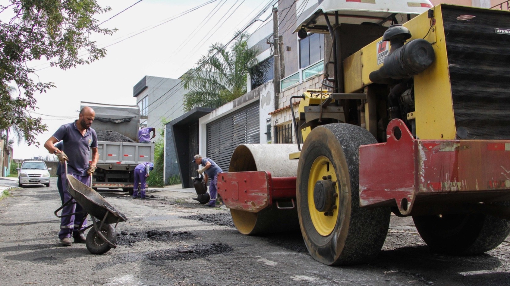 Secretaria de Manutencao Urbana realiza intervencao no bairro Ano Bom