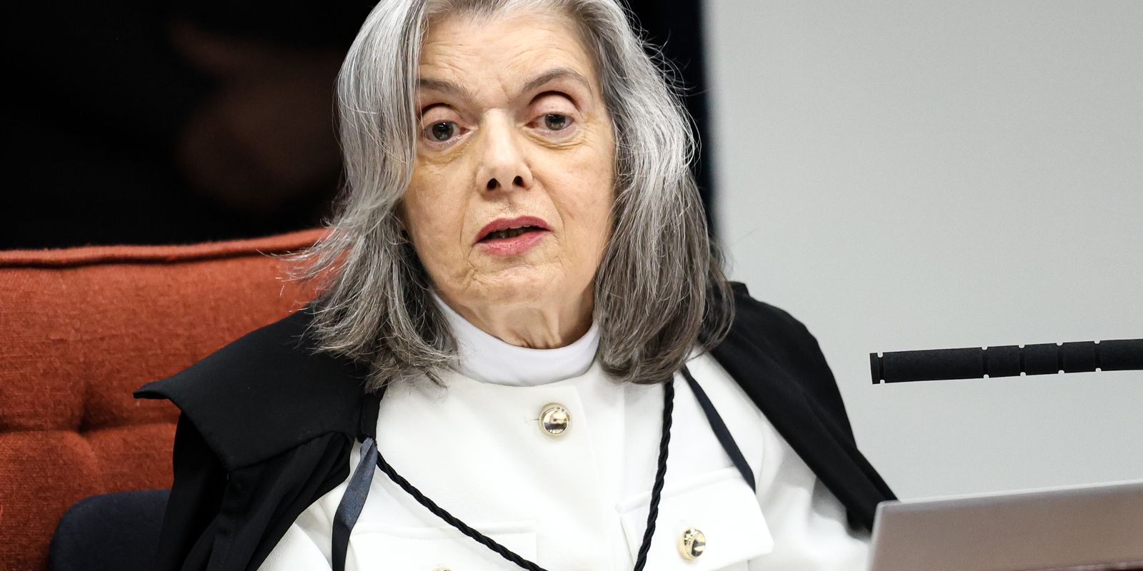 Carmen Lúcia vota para condenar Eduardo Bolsonaro por difamação