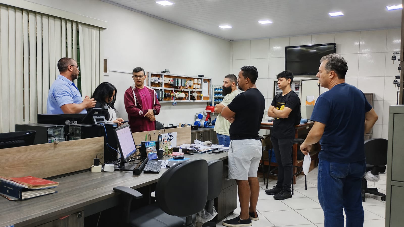 Saae-VR recebe visita de estudantes de Engenharia Elétrica