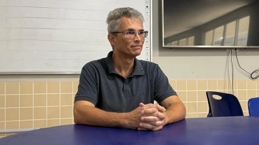 'A gente ensina, mas também aprende', diz um dos professores mais antigos em atividade na rede municipal de Araruama