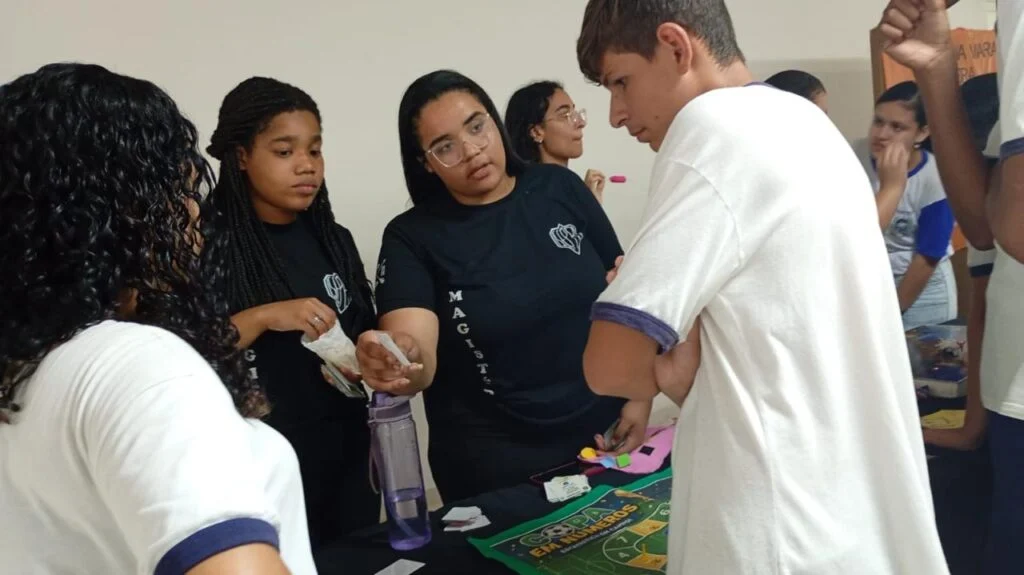 Alunos da Faetec apresentam projetos na V Feira de Matemática da UENF