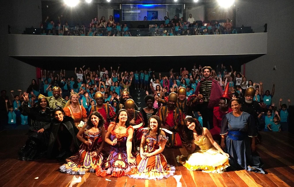 Alunos de quatro escolas de São Gonçalo conhecem o Teatro Municipal