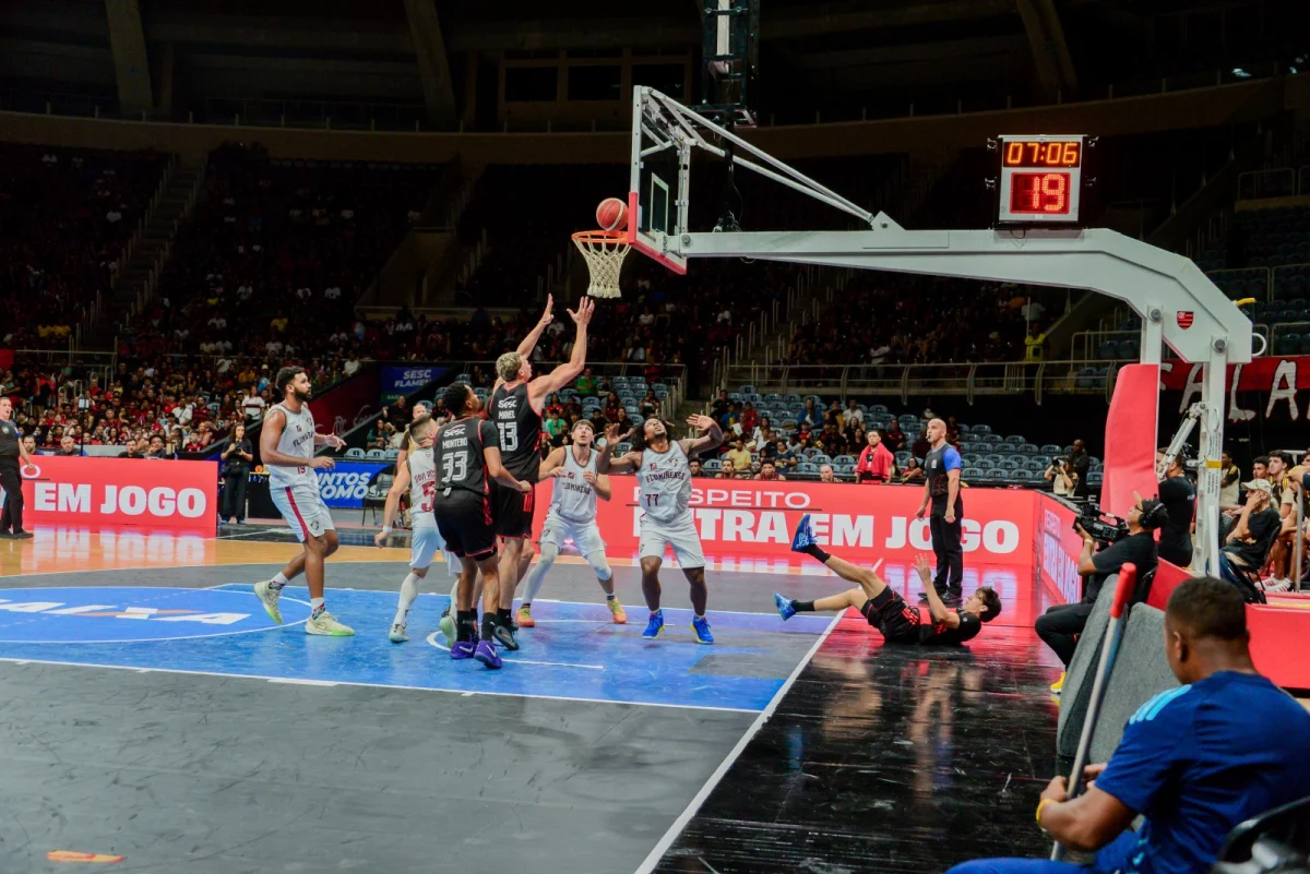 Alunos do projeto Itaboraí + Esportes acompanham final do Campeonato Carioca de Basquete no Maracanãzinho