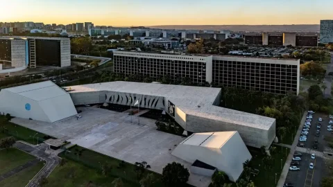 Ao TSE, Meta nega tratamento desigual entre candidaturas presidenciais