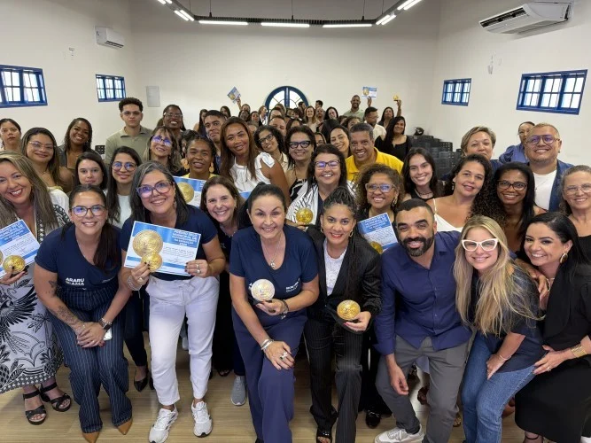 Araruama celebra profissionais e escolas da rede municipal com Prêmio Selo de Reconhecimento na Educação