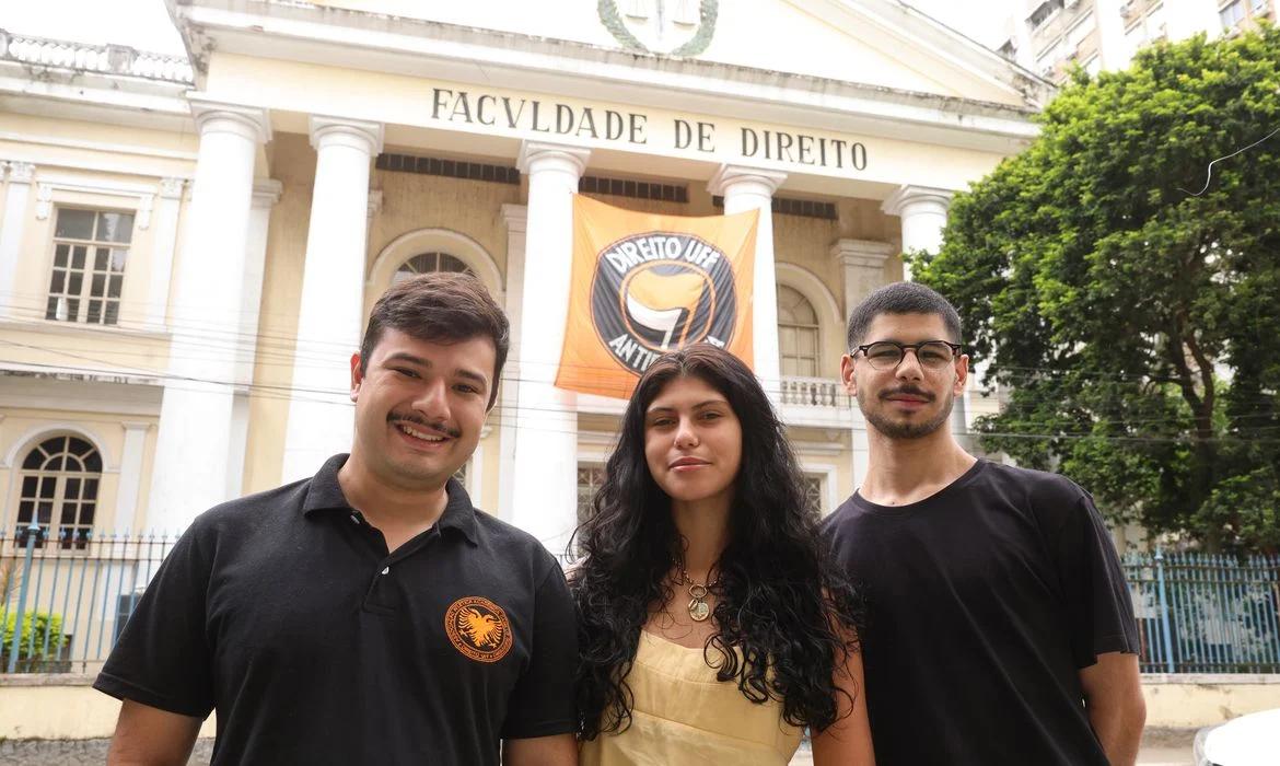 Ato de estudantes da UFF deu pontapé em mobilização por virada de Lula