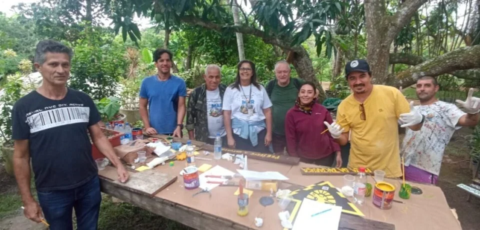 Búzios incentiva a sustentabilidade com oficina comunitária de reaproveitamento de resíduos de decks