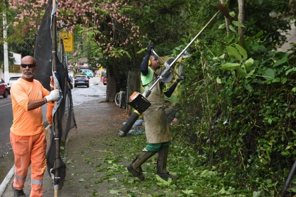 Clin realiza mutirão de limpeza na Região Oceânica