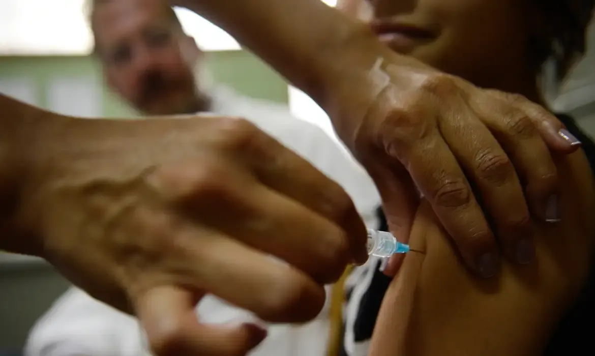 Consultas por lesões pré-cancerígenas caem após vacina contra HPV